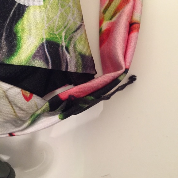 Cyn & Luca Bikini Top - Picture 5 of 7